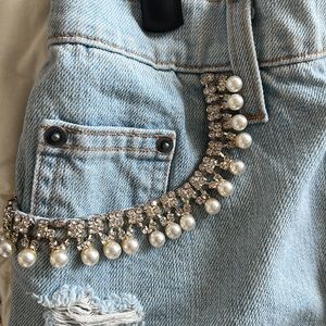 Unique Pearl detailed jean shorts